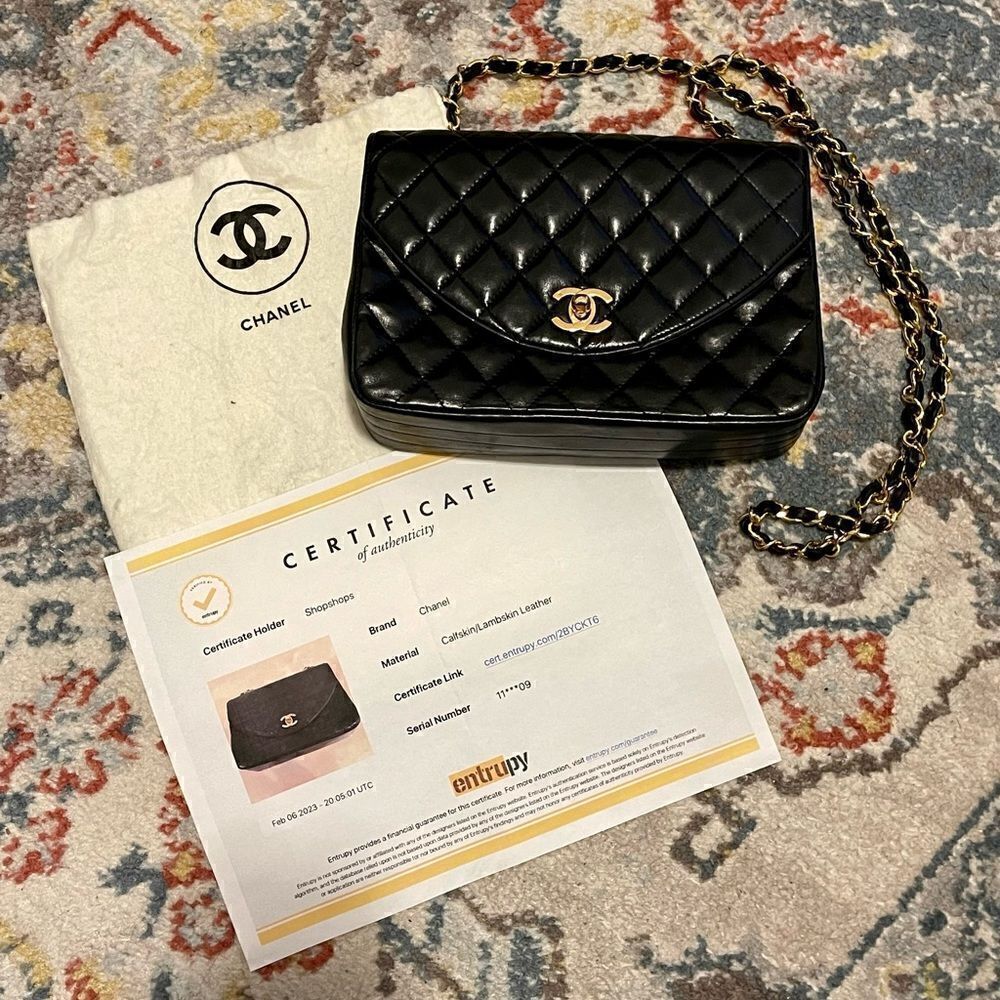 Chanel Vintage Black Round Single Flap Lambskin 24k Gold Hardware - Picture 2 of 12